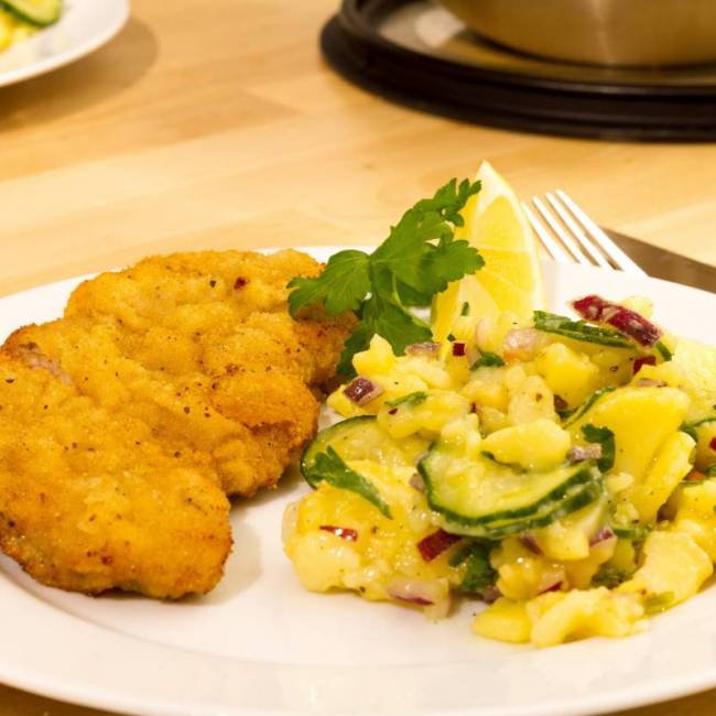 schnitzel-with-potatosalad